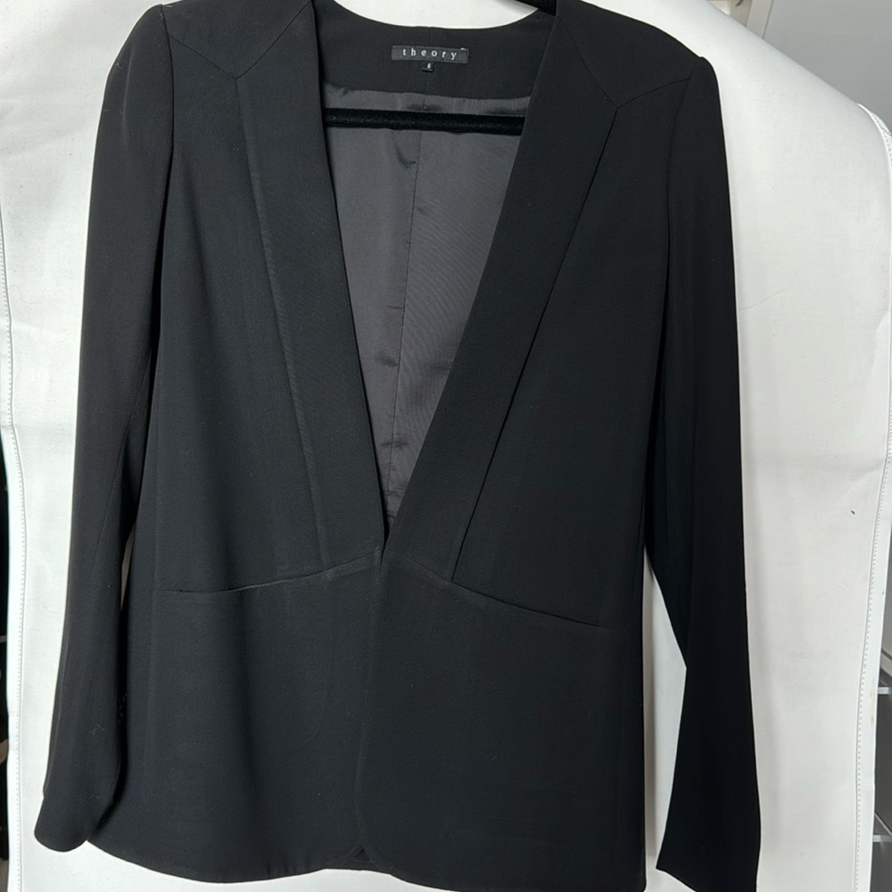 Theory Blazer Black  Wool and Viscos  size 6